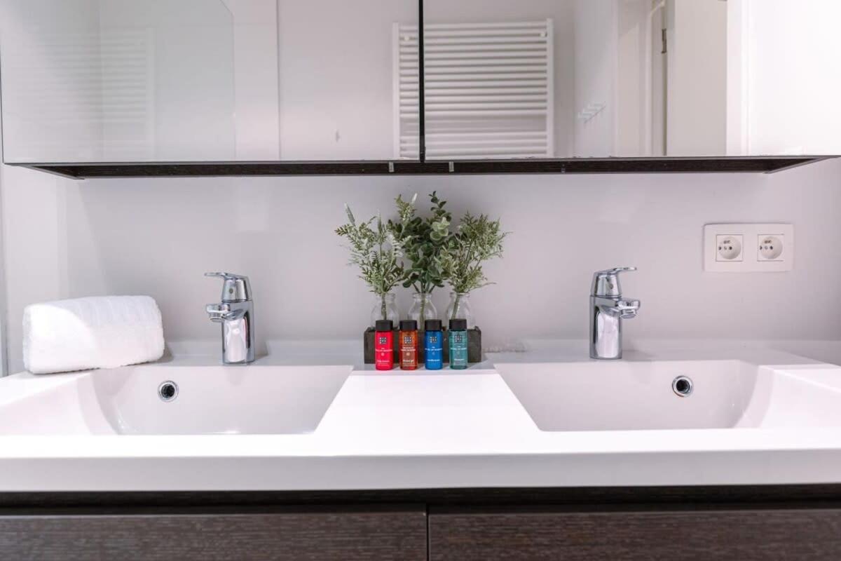 Huswell - Stylish Studio In The Heart Of Brugge Bagian luar foto